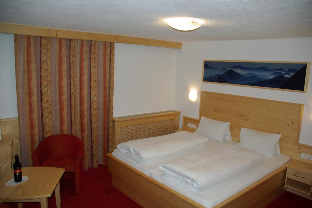 Alpenhof Pension-Garni Nauders Exterior photo